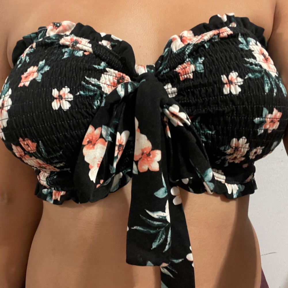 Black Floral Crop Top Size M